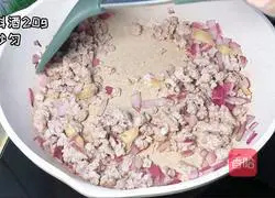 Illustration of how to make mushroom and minced meat noodles 3