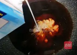 Illustration of how to make pearl milk tea 16