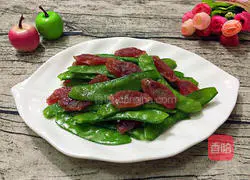 Illustration of how to make fried snow peas with sausage 8