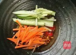 Illustration of how to make large bowl of wide noodles 5