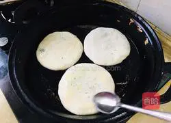 Illustration of how to make leek and egg box 12