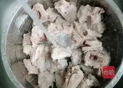 Illustration of how to make pork ribs and radish soup 2