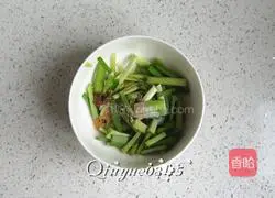 Illustration of how to make leek noodles 4