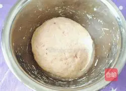 Illustration of how to make flower-shaped watermelon steamed buns 15