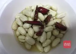 Illustration of how to make cold peanuts 6