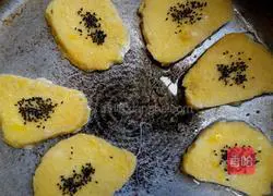 Illustration of how to make golden steamed bun slices 6