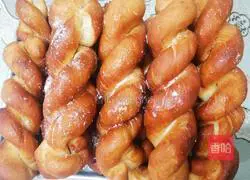 Illustration of how to make coconut and honey milky soft twist 4