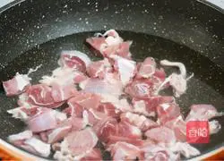 Illustration of how to make beef stewed with white radish 2