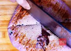 Illustration of how to make purple pot helmets 7