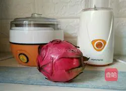 Illustration of how to make red heart dragon fruit yogurt cup 1 
