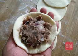 Illustration of how to make Jiangdou and red date buns 11