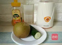 Cucumber Honey Pear Juice Recipe Illustration 1