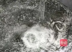 Illustration of how to make noodles with soy sauce meat 8