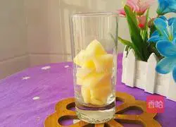 Illustration of how to make passion fruit lotus mist apple juice 2