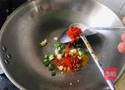 Illustration of how to make noodles with chicken, mushrooms and diced potatoes 4