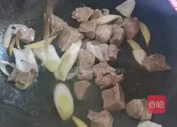 Illustration of how to make carrot, yam and mutton soup 8