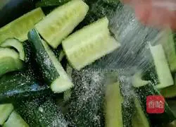 Illustration of home-style pickled cucumbers 1