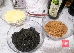 Illustration of how to make sweet-scented osmanthus and sesame glutinous rice balls 1