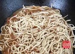 Illustration of making steamed noodles with dried beans 7
