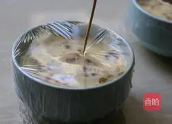 Illustration of how to make peach gum and egg custard 6
