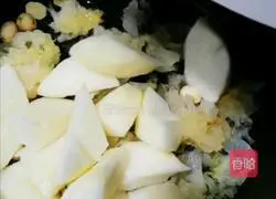 Illustration of how to make white fungus and lotus seed soup 5