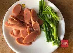 Illustration of Laoganma's fried udon noodles 2