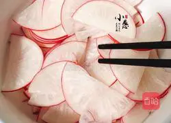 Illustration of how to make red radish and rose flowers 6