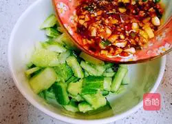 Illustration of how to make cold cucumber 6