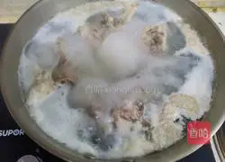 Winter Melon and Pork Bone Soup Recipe Illustration 2