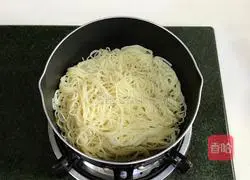 Illustration of how to make pumpkin sausage and asparagus pasta 10