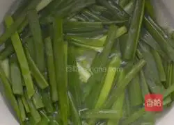 Illustration of super delicious scallion oil noodles 2