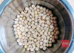 Illustration of making red date, quinoa and chickpea milk 1