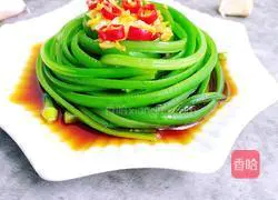 Illustration of how to make cold garlic cloves by hand 10