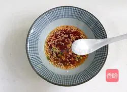 Illustration of how to make instant noodles in sour soup 5