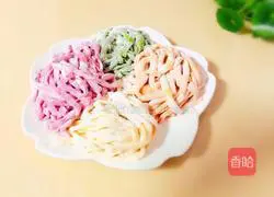 Illustration of how to make colorful hand-made noodles 18