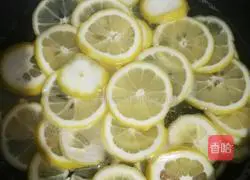 Illustration of how to make lemon slices 4