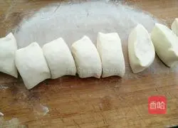 Illustration of making fungus and cabbage pancakes 16