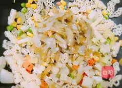 Illustration of how to make tomato-fried egg-braised pasta 4