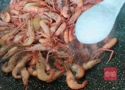 Illustration of how to make fried river shrimp 5