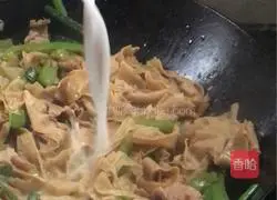 Illustration of how to stir-fry lean meat with tofu skin 13