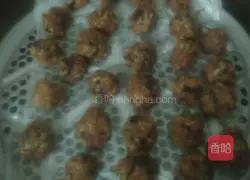 Illustration of how to make mushroom meatballs 7