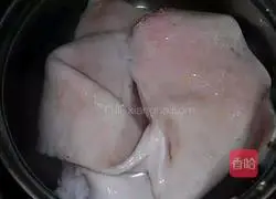 Illustration of how to make crystal skin jelly 1