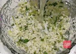 Illustration of how to make vegetable dumplings stuffed with cabbage 4