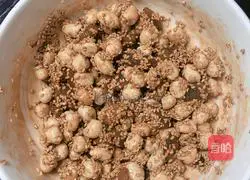 Illustration of how to make brown sugar condensed milk and peanuts 10