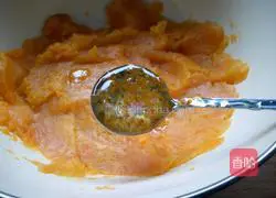 Illustration of how to make sweet potato bean paste cake 6