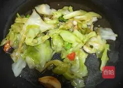 Illustration of how to stir-fry shrimp vermicelli 2