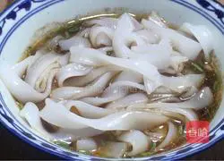 Illustration of how to make beef bone soup and rice noodles 14