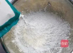 Illustration of how to make crystal leek and egg dumplings 8