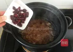 Illustration of how to make bird's nest, peach gum, white fungus and sugar water 6