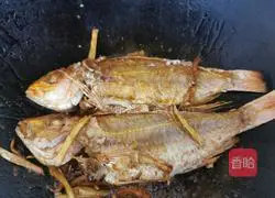 Illustration of how to make pan-fried red cedar fish 6